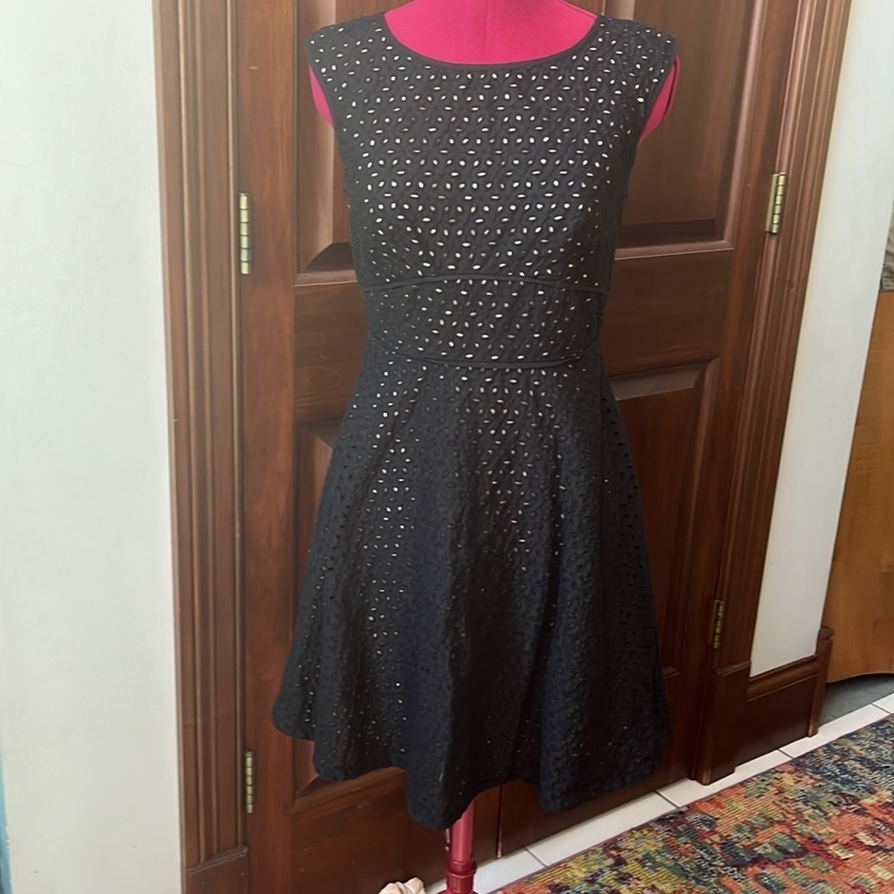 Loft Dress sleeveless eyelet lace cotton Black/Cream Lining EUC Size 0